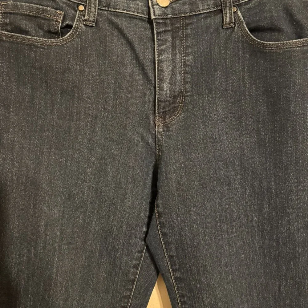 DKNY    WOMEN'S JEANS  SIZE:  8     #1 - Picture 3 of 8